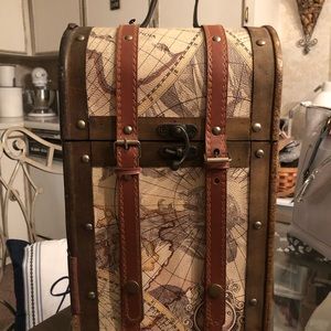Wine carrier. Twine Chateau brand. Wood and leather. Map design. Good shape!